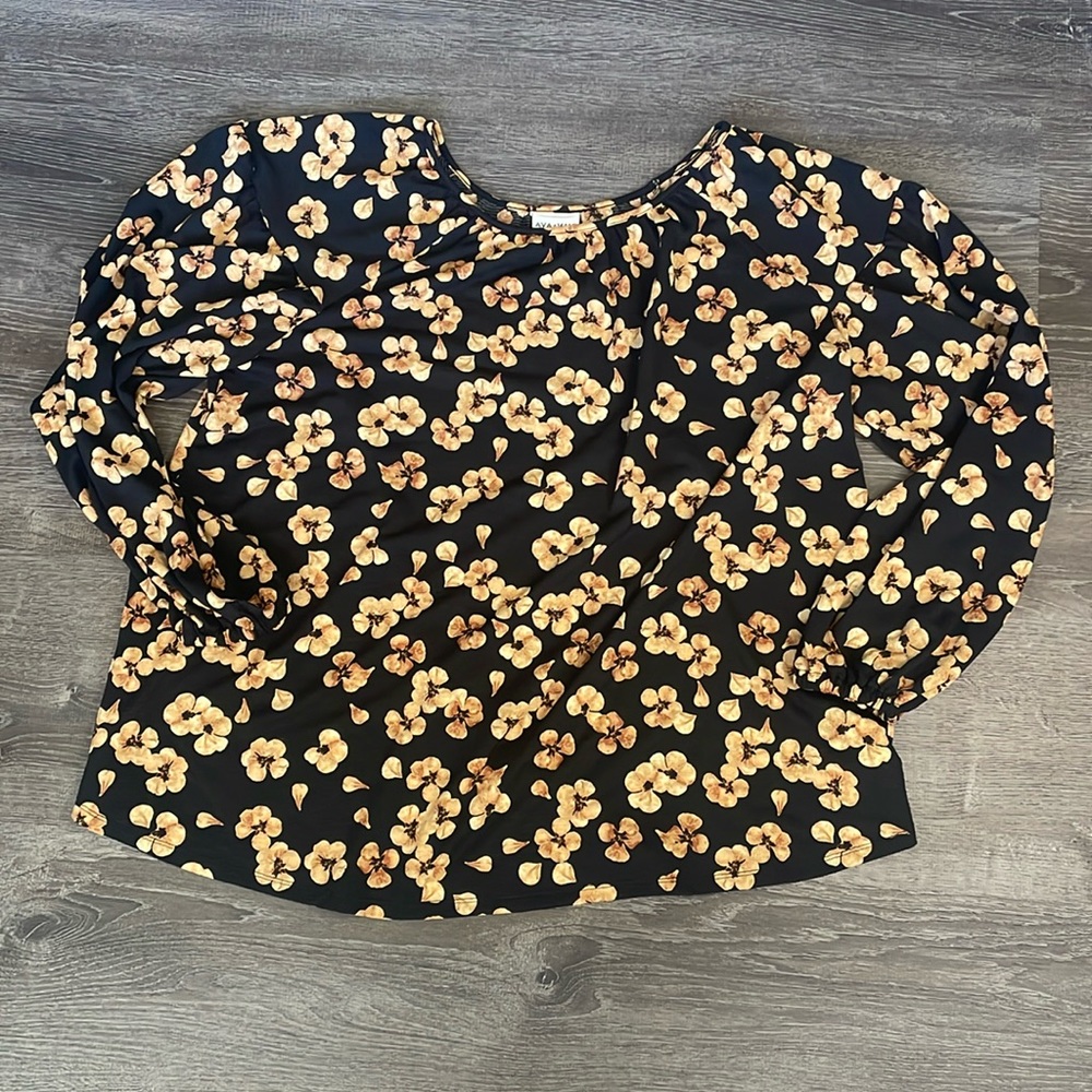 Plus size Ava and Viv like new blouse.